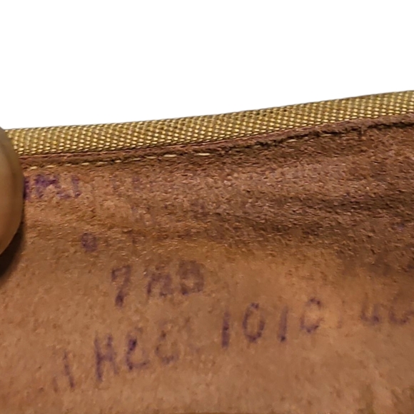 Vi Tagr Parimode Original Gold Textured Heels with Ornamental Detail - Picture 6 of 6